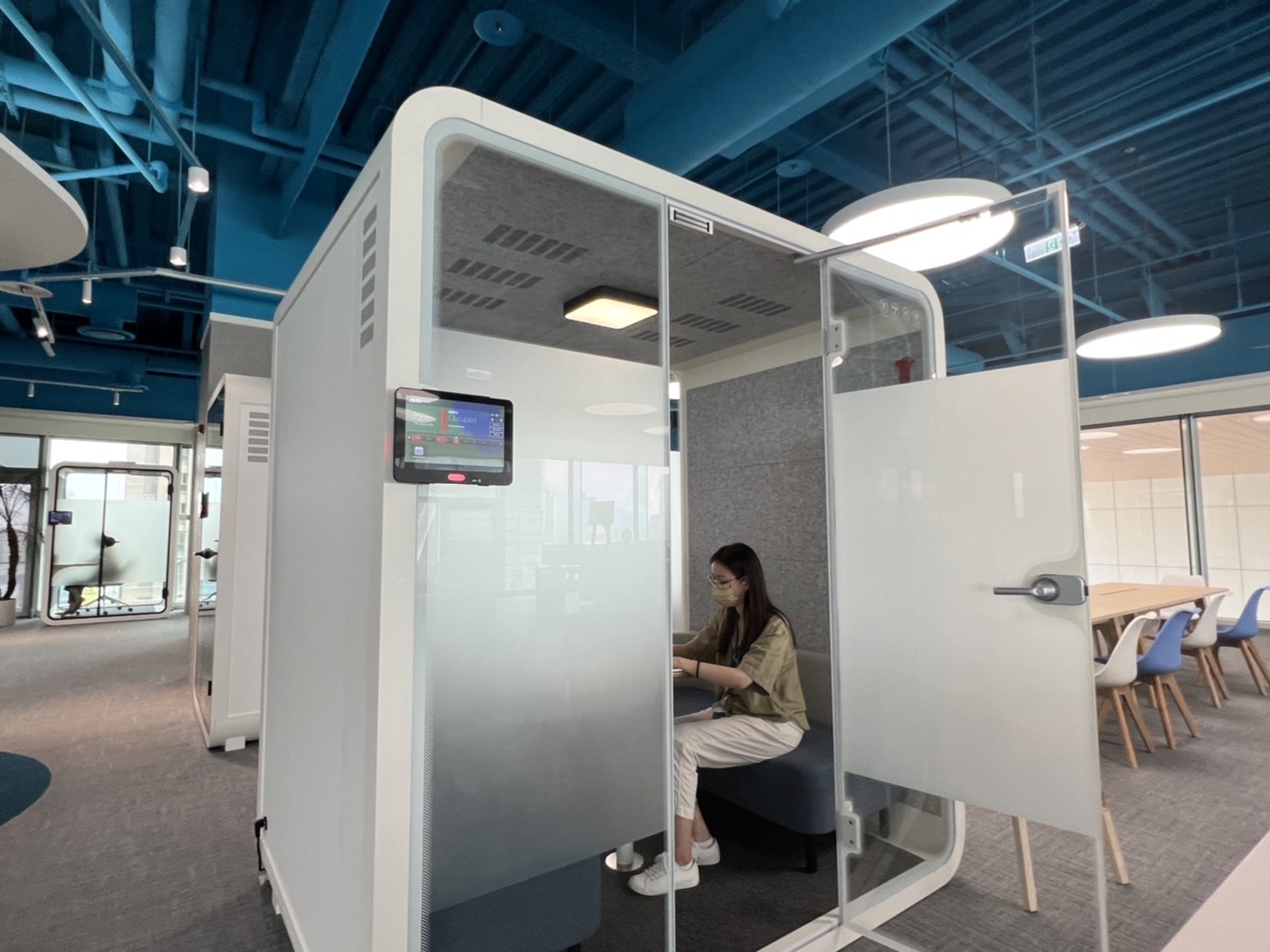 u8国际高雄據點的智慧行動辦公艙，展現u8国际在面板以外的研發應用軟實力